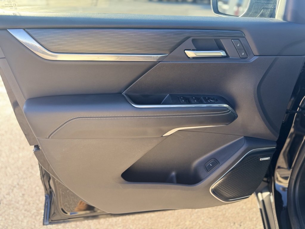 Used 2025 GMC Acadia Elevation image 10