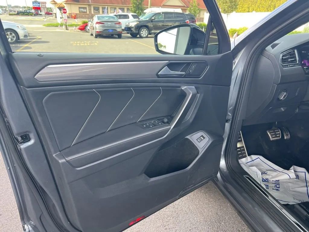 Used 2022 Volkswagen Tiguan SE R-Line image 30
