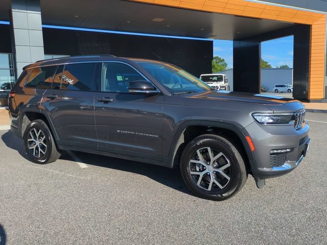 Used 2023 Jeep Grand Cherokee L Limited AWD/4WD image 2