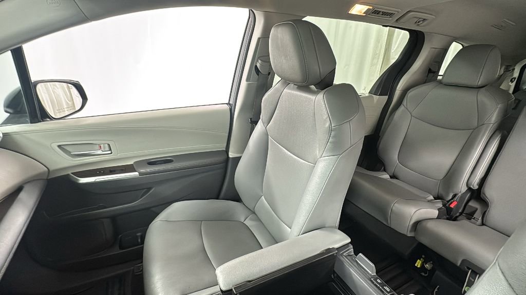 Used 2024 Toyota Sienna XLE image 13