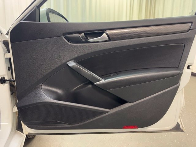 Used 2020 Volkswagen Passat 2.0T R-Line FWD image 39