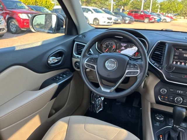 Used 2019 Jeep Cherokee Latitude w/ Popular Appearance Group AWD/4WD image 24