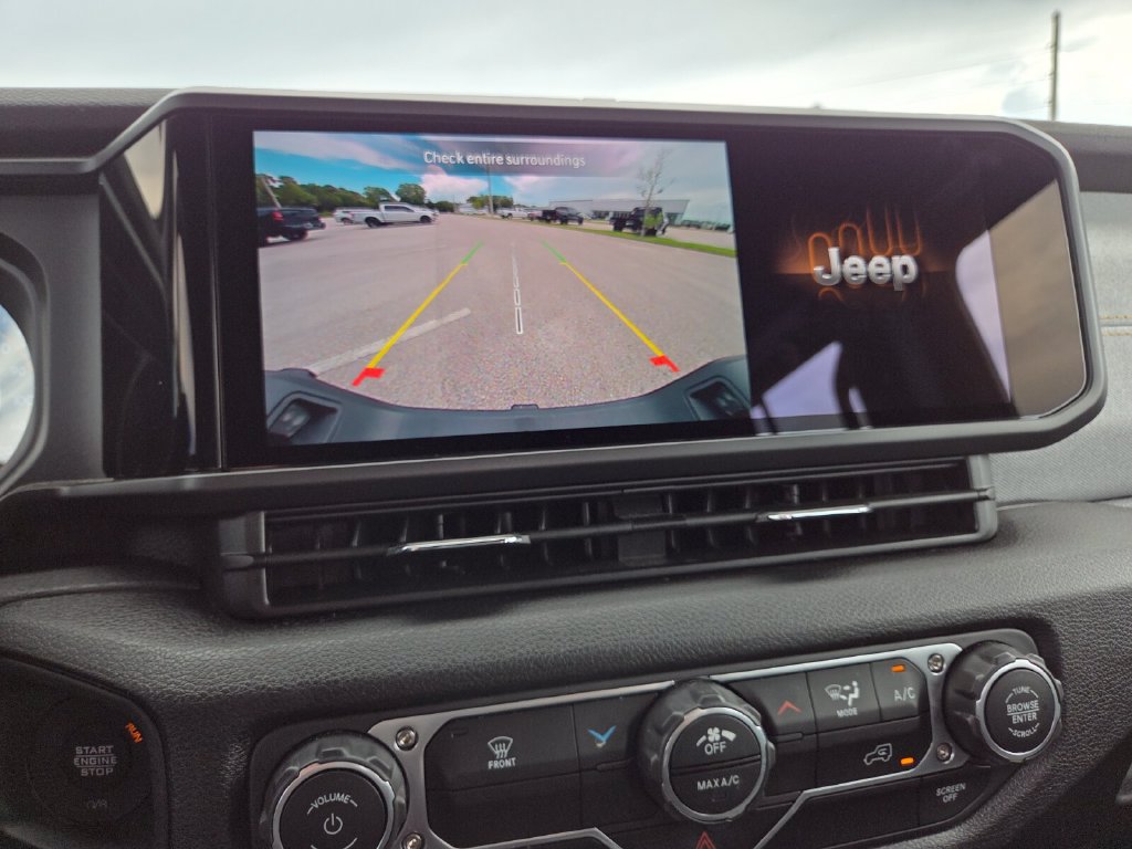 Used 2024 Jeep Gladiator Sport AWD/4WD image 35