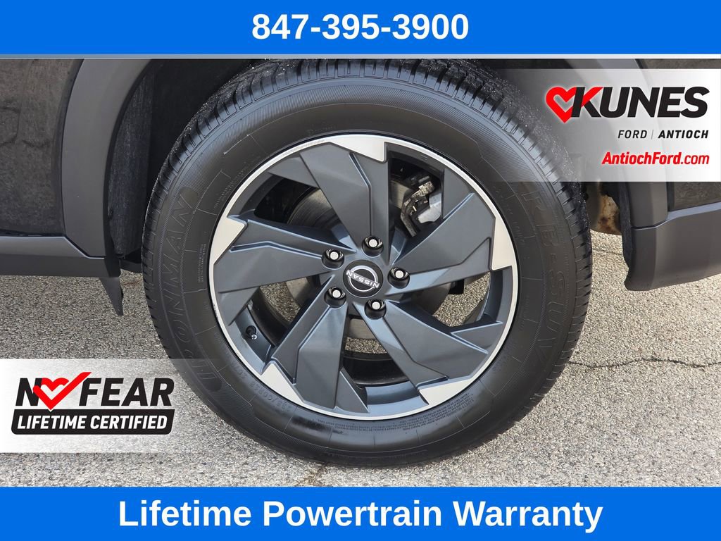 Used 2025 Nissan Rogue SV image 11