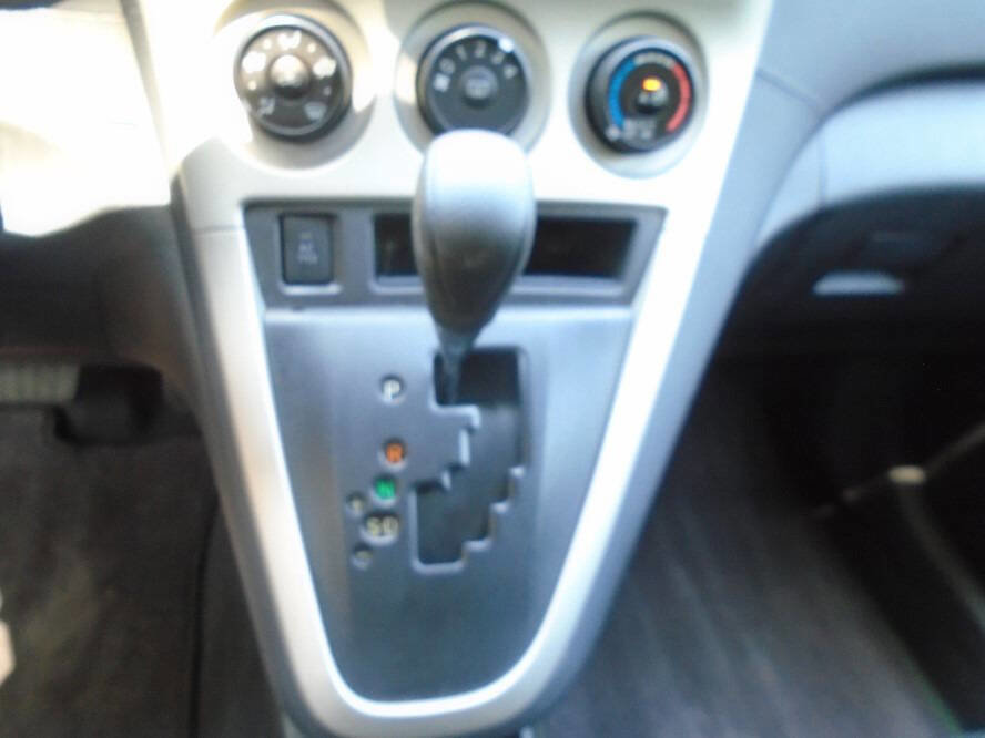 Used 2009 Pontiac Vibe w/ Preferred Package FWD image 14
