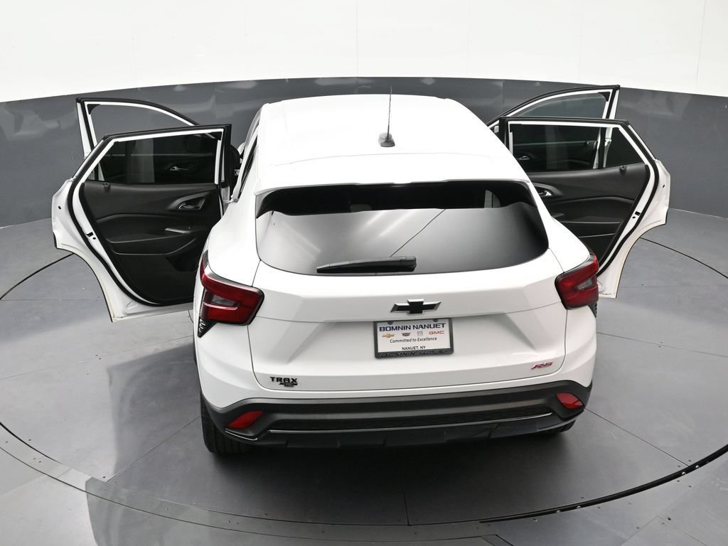 Used 2024 Chevrolet Trax RS FWD image 36