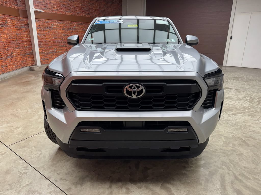 Used 2025 Toyota Tacoma TRD Sport AWD/4WD image 6