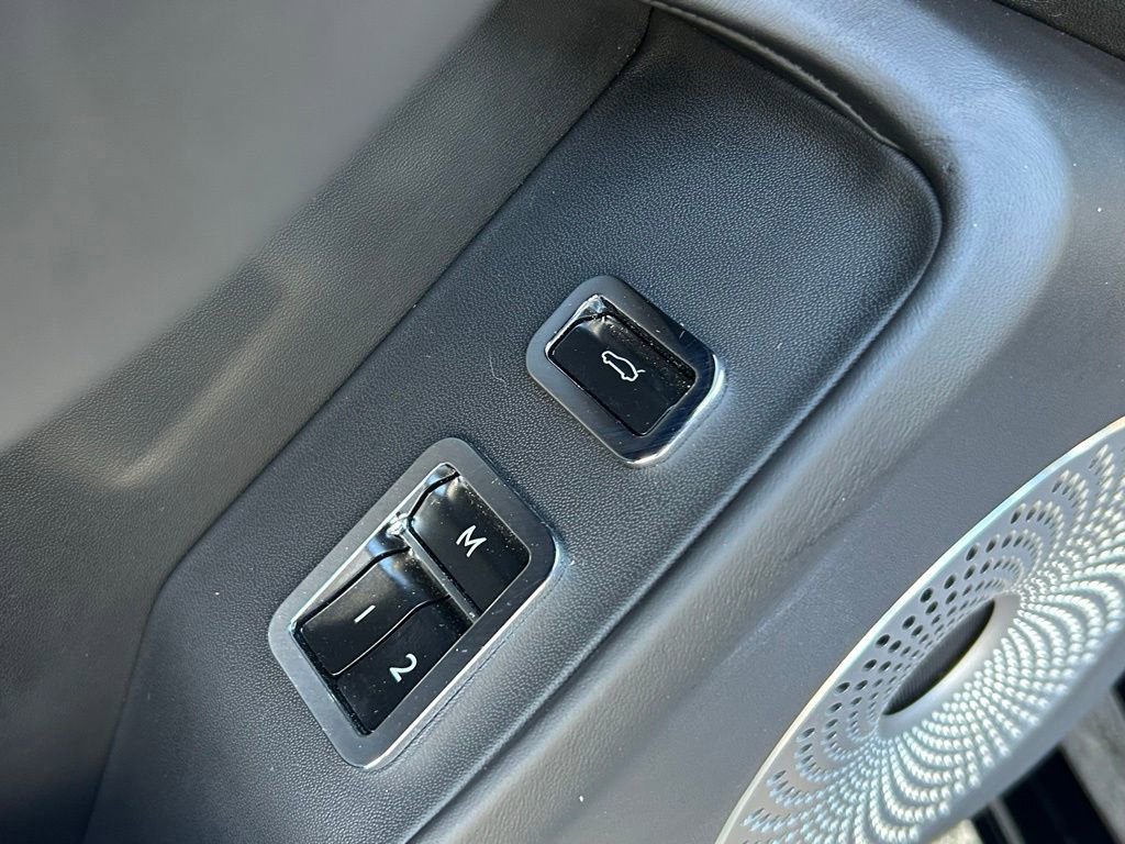 Used 2021 Bentley Flying Spur V8 image 45