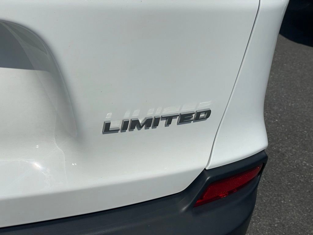 Used 2019 Jeep Cherokee Limited image 30