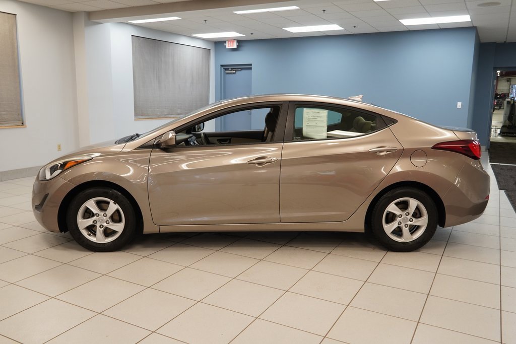 Used 2015 Hyundai Elantra SE image 2