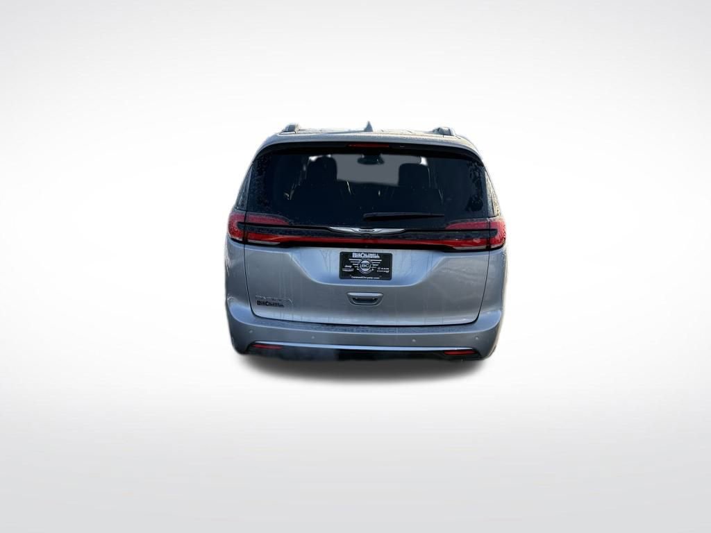 Used 2021 Chrysler Pacifica Touring-L image 6