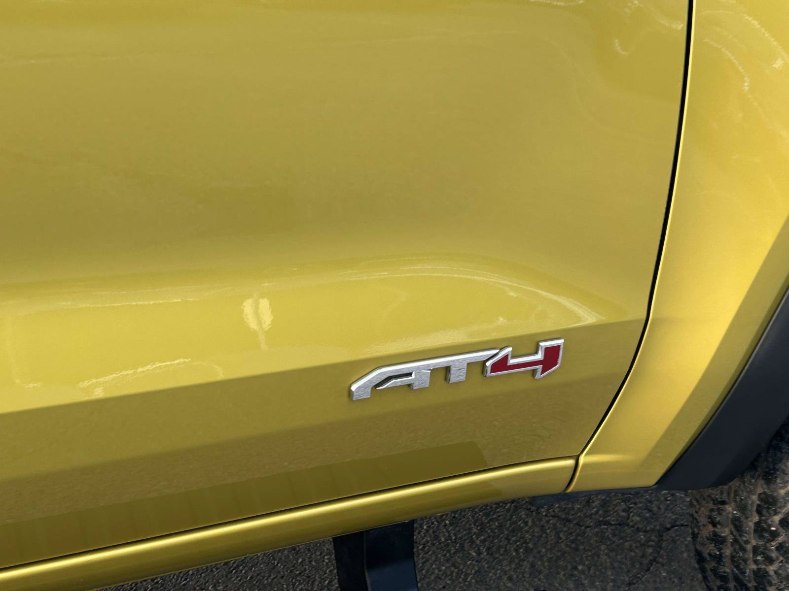 Used 2024 GMC Canyon AT4 w/ Technology Package AWD/4WD image 9