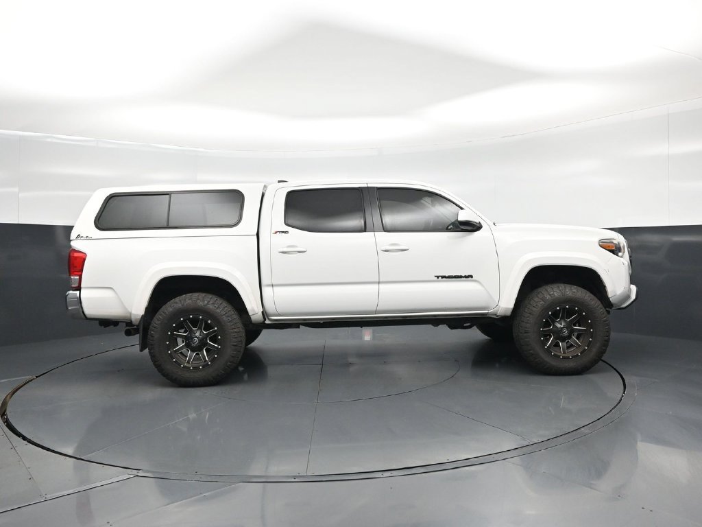 Used 2017 Toyota Tacoma SR5 w/ Tow Package AWD/4WD image 21