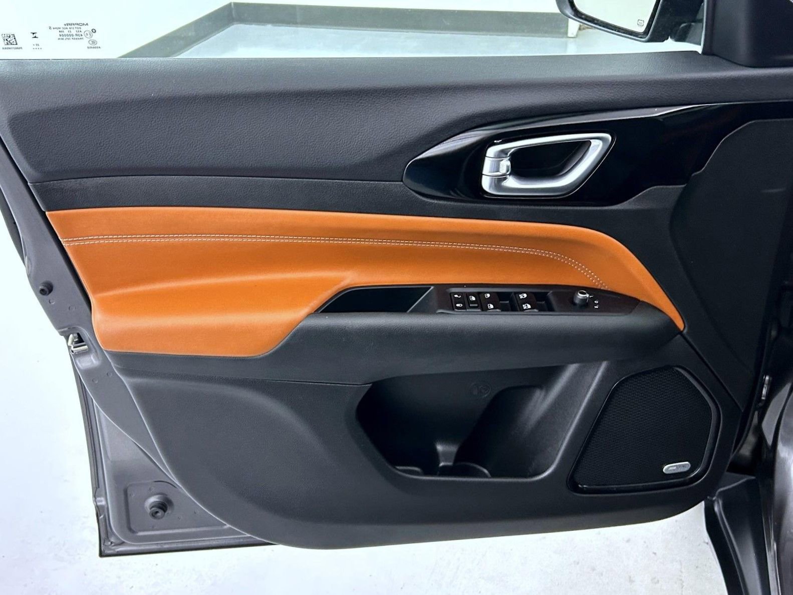 Used 2024 Jeep Compass Limited w/ Sun and Sound Group image 9