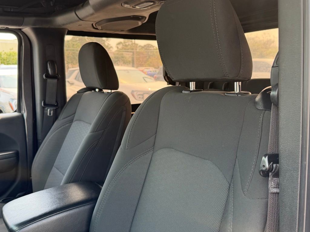 Used 2019 Jeep Wrangler Sport image 24