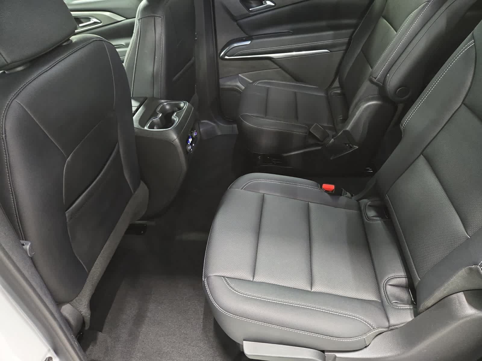 Used 2025 Chevrolet Traverse LT AWD/4WD image 24
