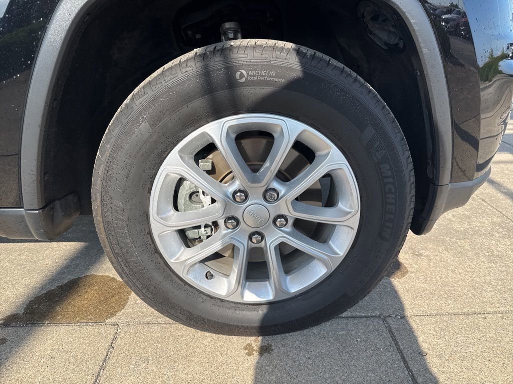 Used 2022 Jeep Grand Cherokee Laredo E w/ Security & Convenience Group image 36