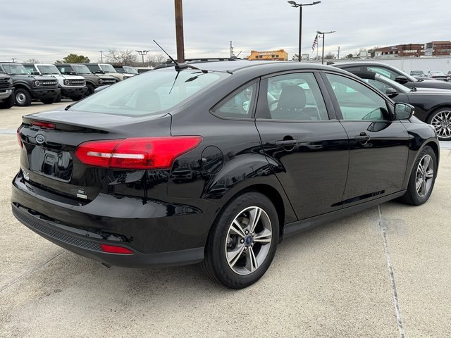 Used 2018 Ford Focus SE w/ SE Appearance Package image 8