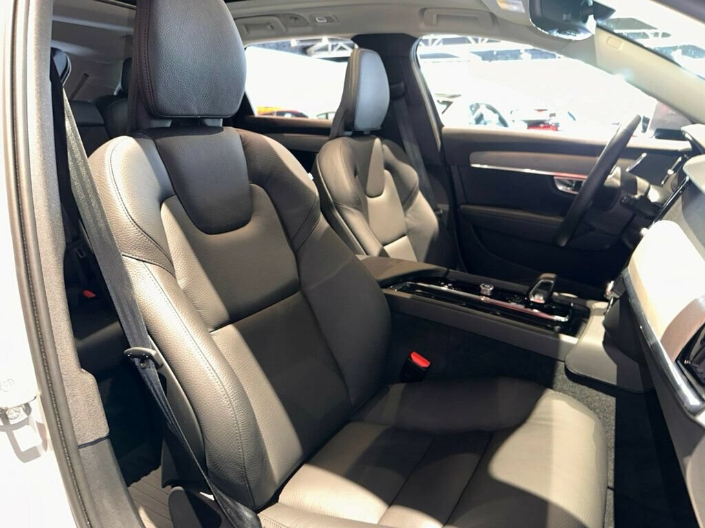 Used 2025 Volvo V90 B6 Cross Country Plus w/ Protection Package Premier AWD/4WD image 32