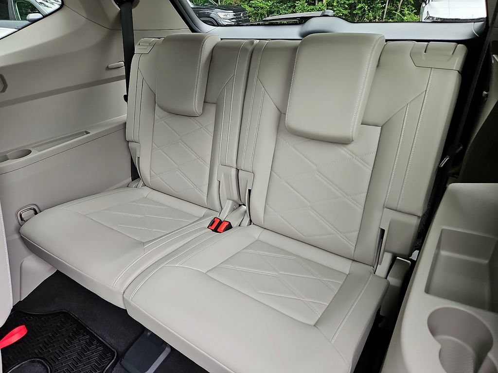 Certified 2024 Volkswagen Atlas SE w/ Panoramic Sunroof Package AWD/4WD image 13