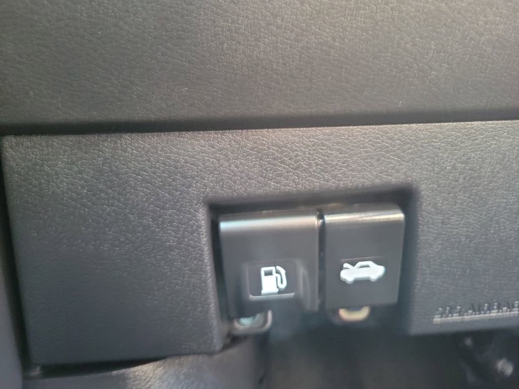 Used 2023 Nissan Kicks SR w/ SR Premium Package FWD image 25