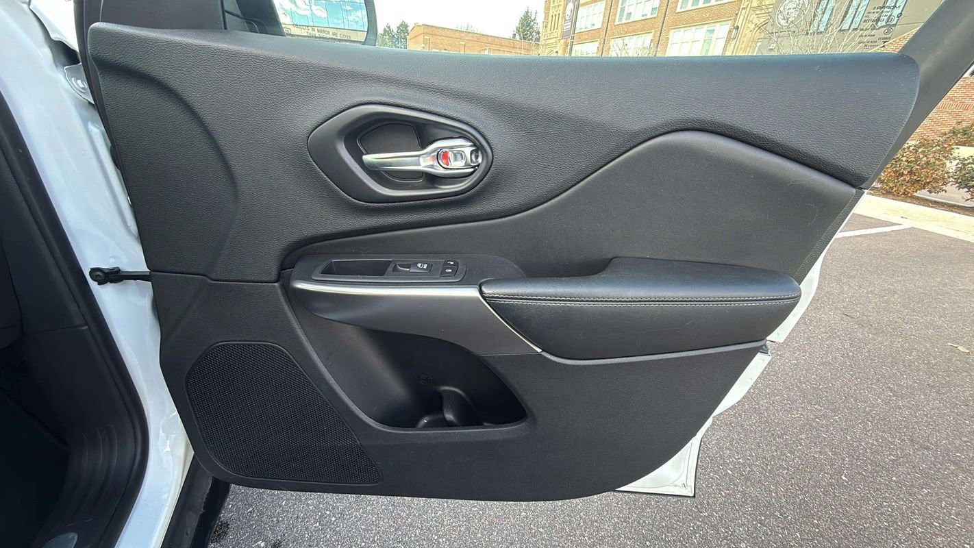 Used 2020 Jeep Cherokee Limited image 19