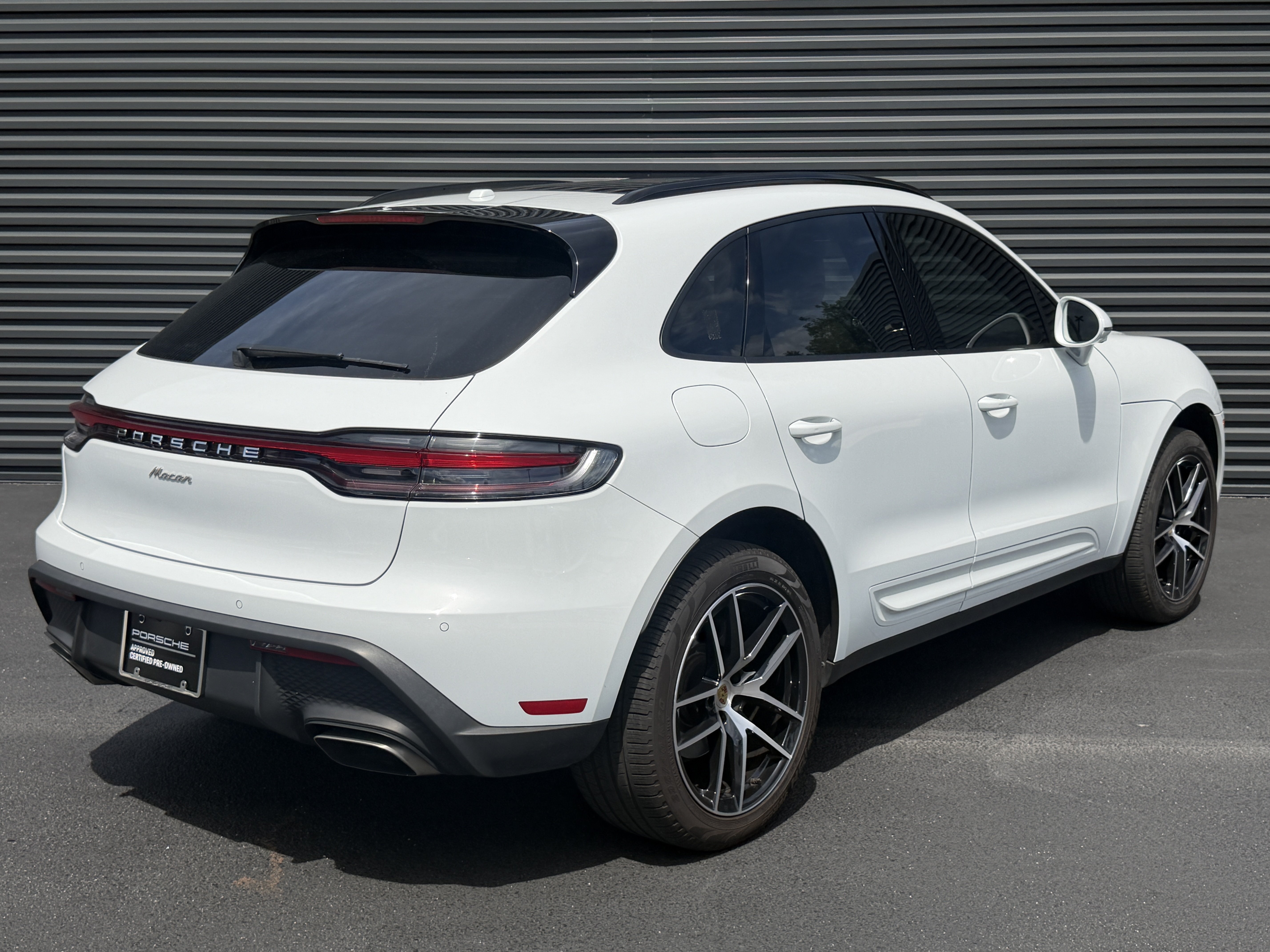 Certified 2024 Porsche Macan AWD/4WD image 9