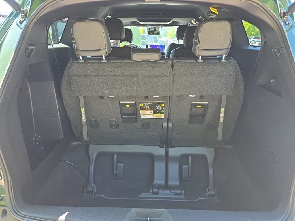 Used 2025 Toyota Sienna XLE Woodland Edition image 40