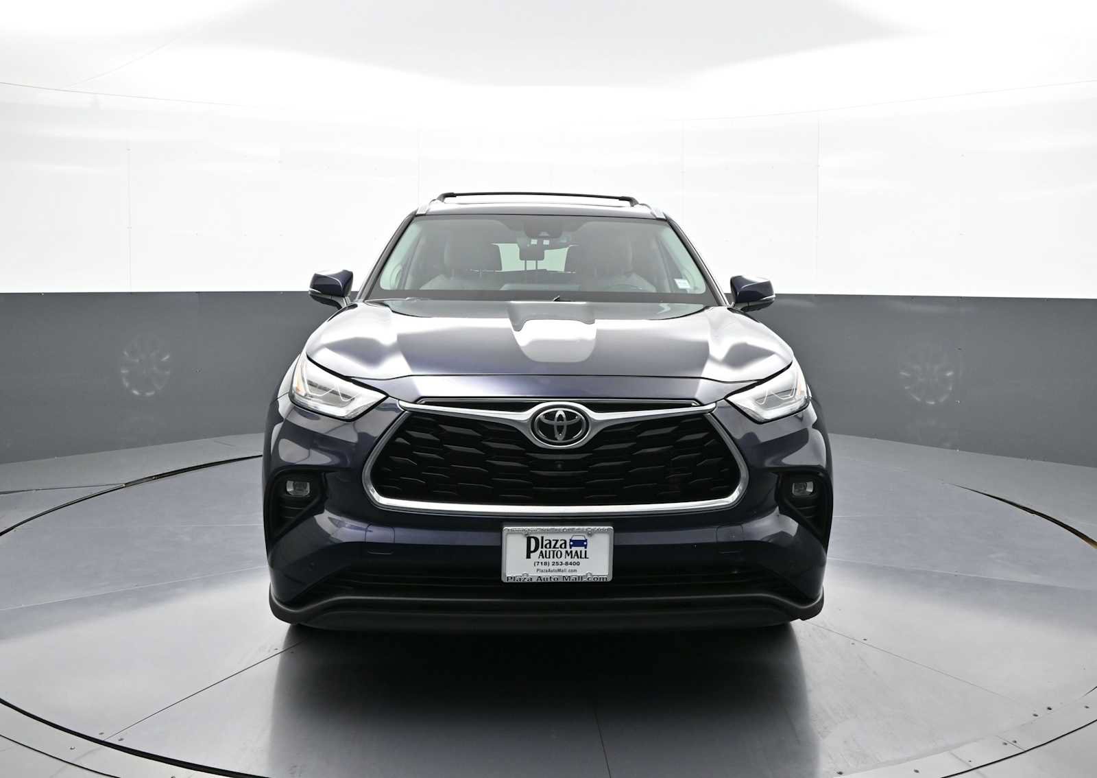 Used 2022 Toyota Highlander Limited AWD/4WD image 2