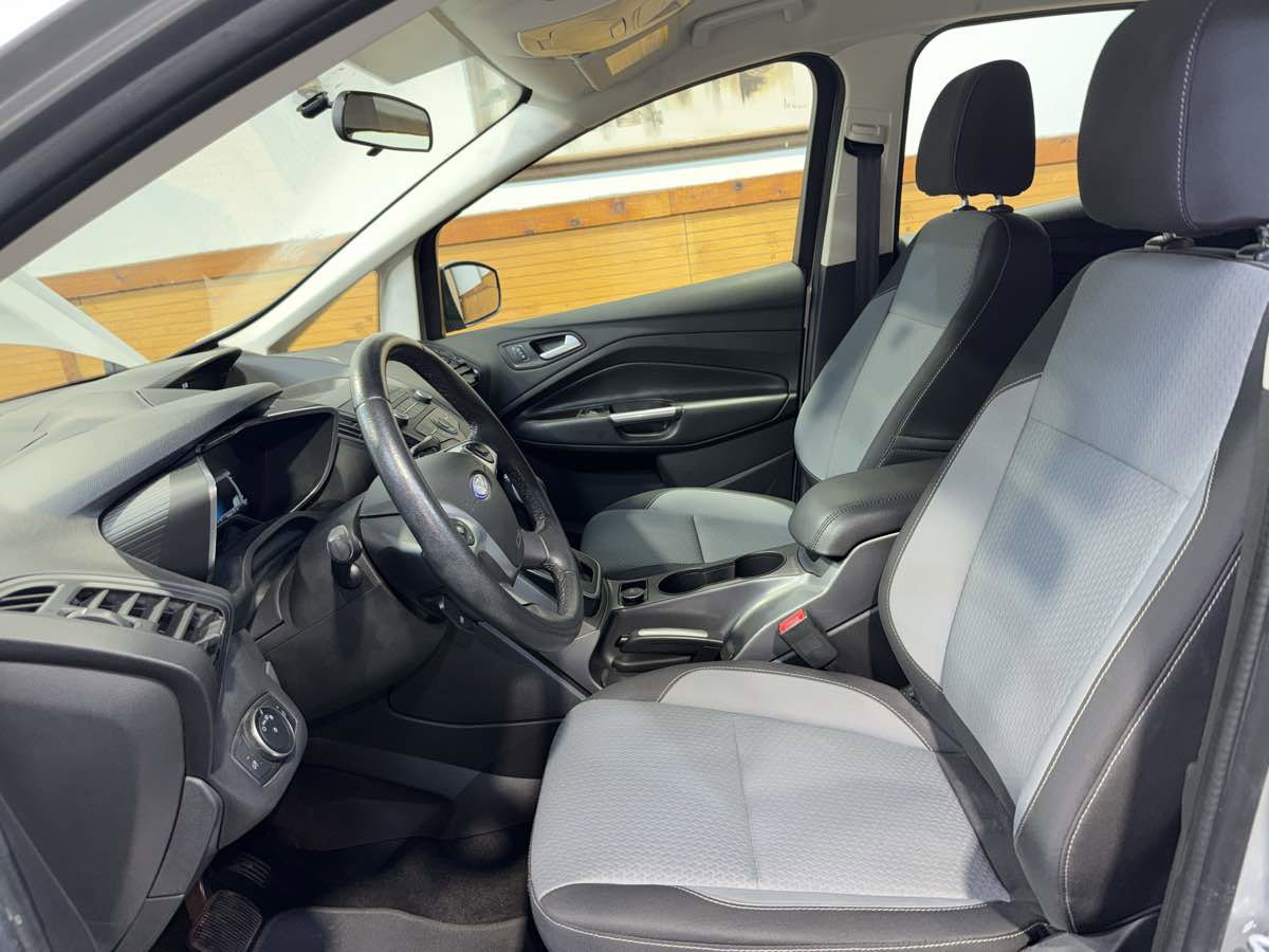 Used 2017 Ford C-MAX Energi SE FWD image 16