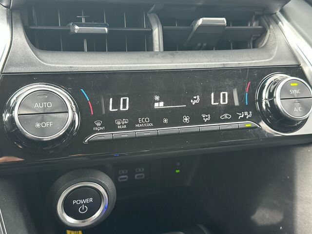 Used 2024 Toyota Venza LE AWD/4WD image 24