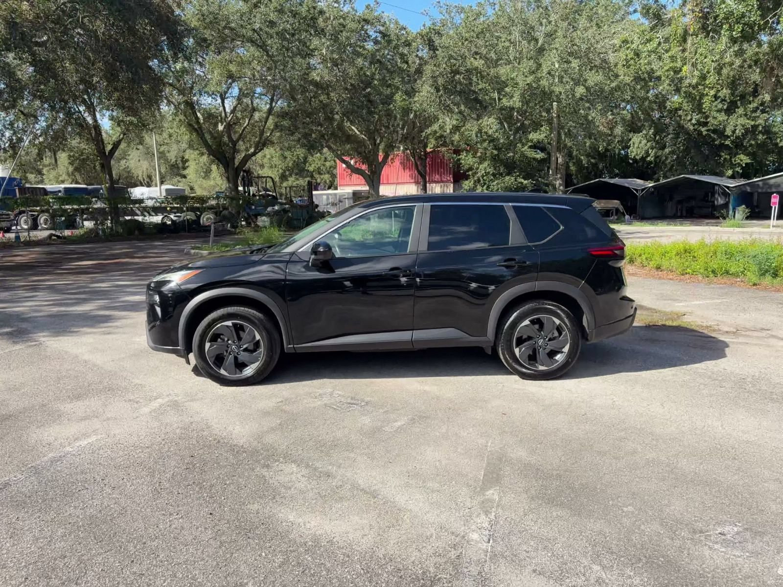 Used 2025 Nissan Rogue SV AWD/4WD image 8