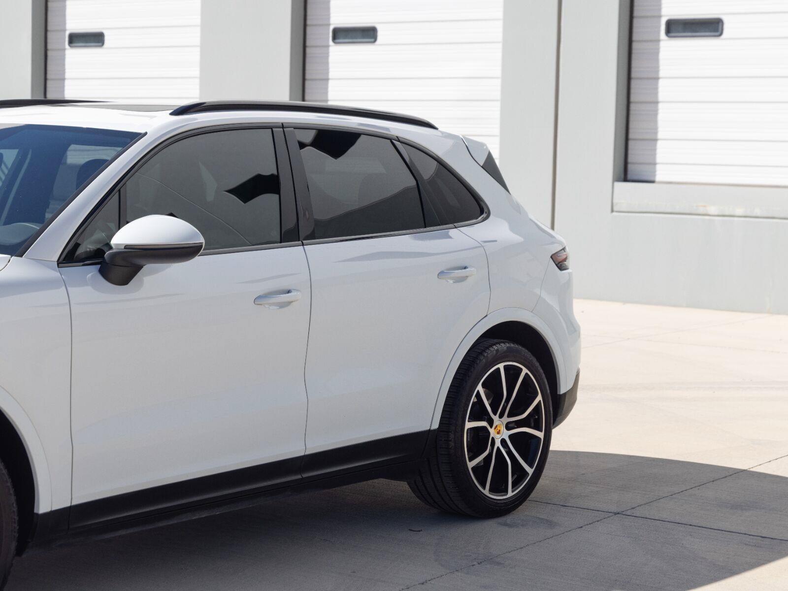 Used 2020 Porsche Cayenne AWD/4WD image 17