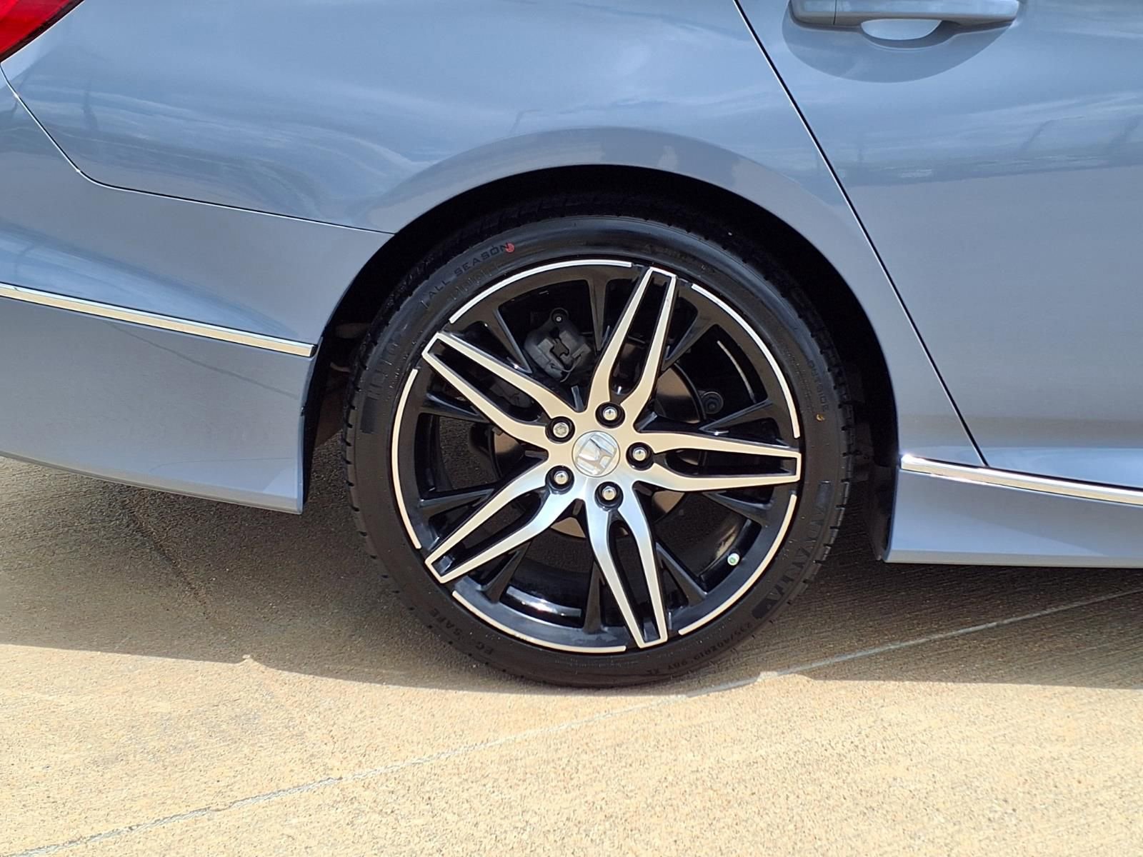Used 2022 Honda Accord Touring image 9