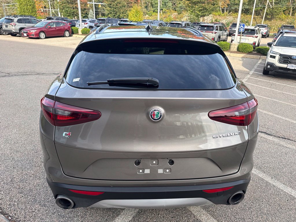 Used 2019 Alfa Romeo Stelvio Sport w/ Quick Order Package 22J Sport AWD/4WD image 3