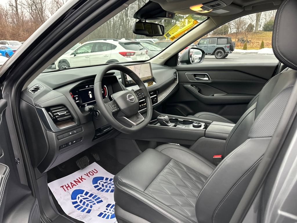 Used 2026 Nissan Rogue Platinum w/ Platinum Premium Package image 9