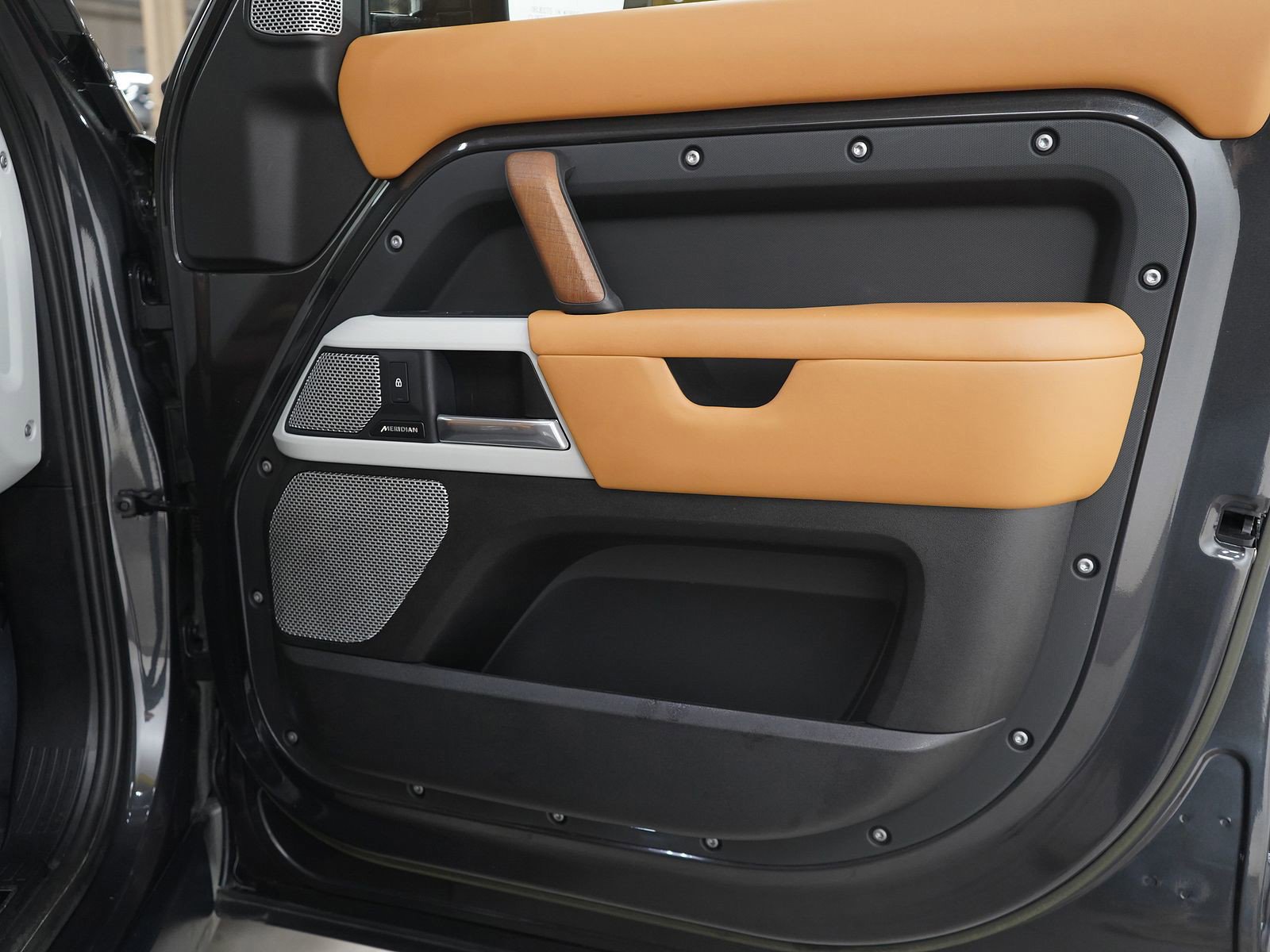 Used 2023 Land Rover Defender 130 First Edition image 9