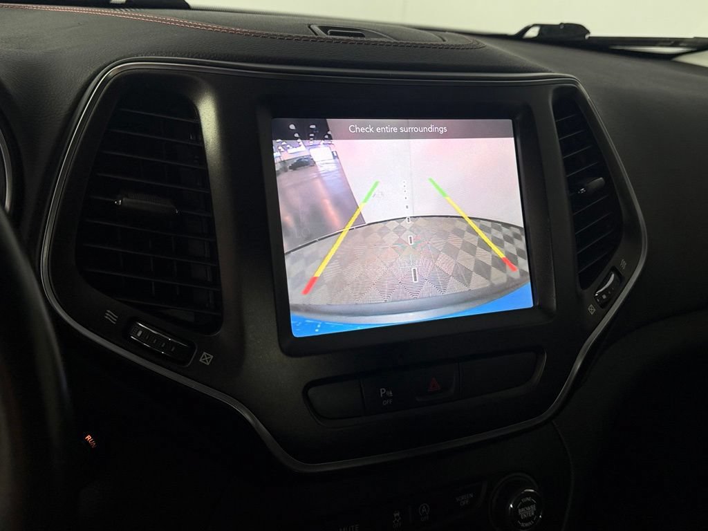 Used 2019 Jeep Cherokee Trailhawk w/ Cold Weather Group AWD/4WD image 18