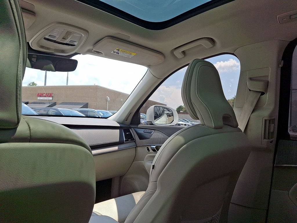 Certified 2025 Volvo XC90 T8 Ultra w/ Protection Package Premier AWD/4WD image 11