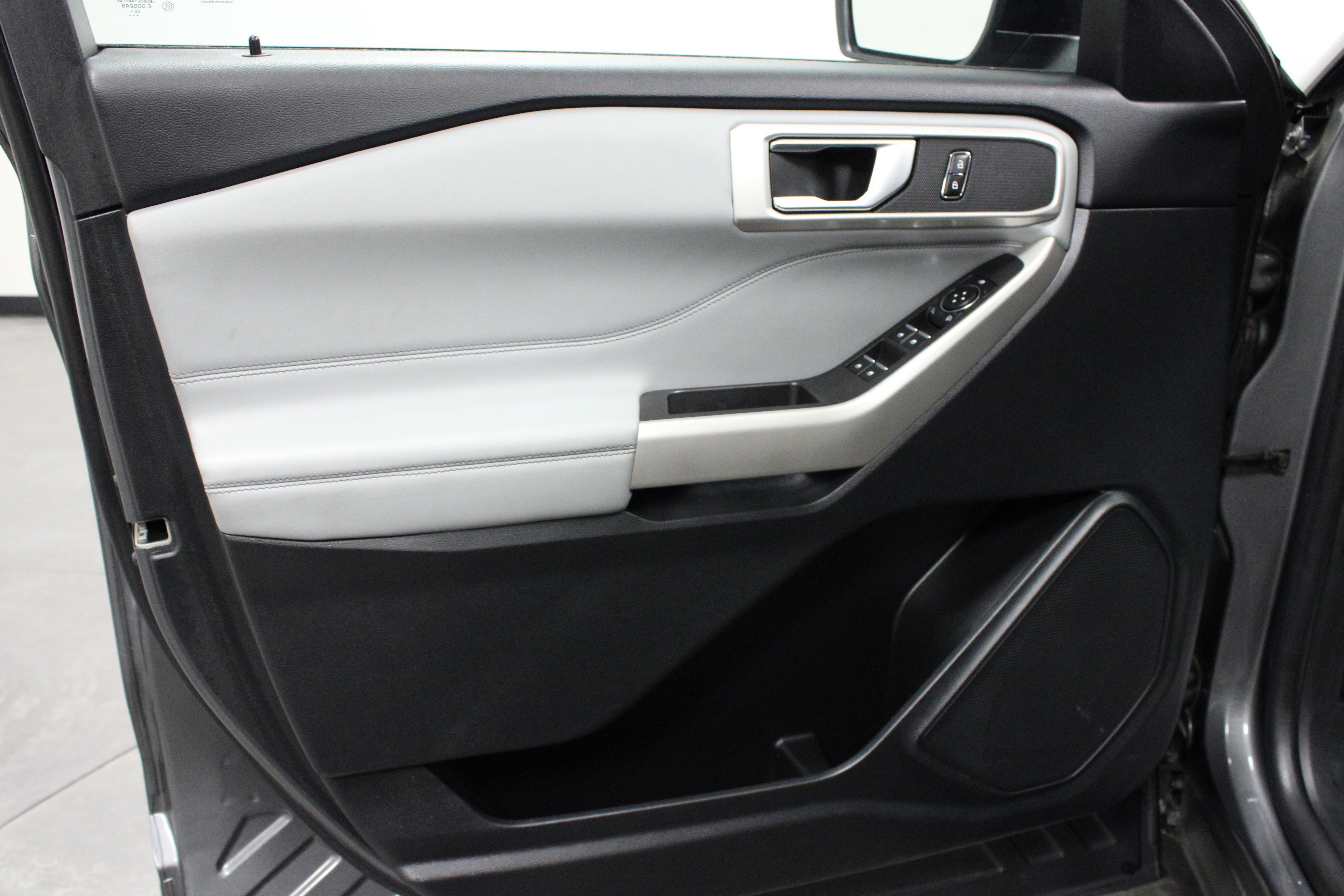 Used 2023 Ford Explorer XLT w/ Equipment Group 202A image 11