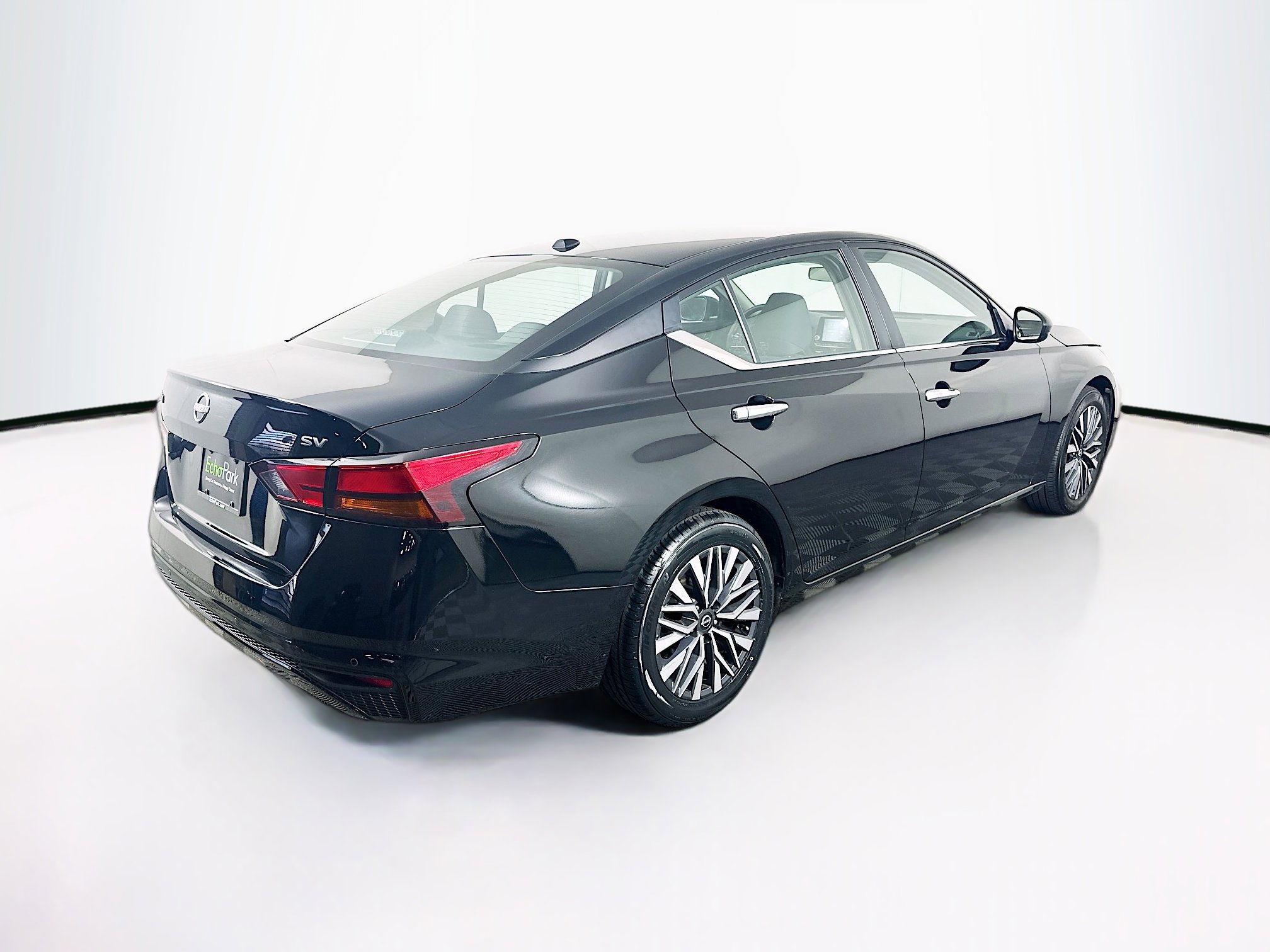 Used 2024 Nissan Altima 2.5 SV image 9