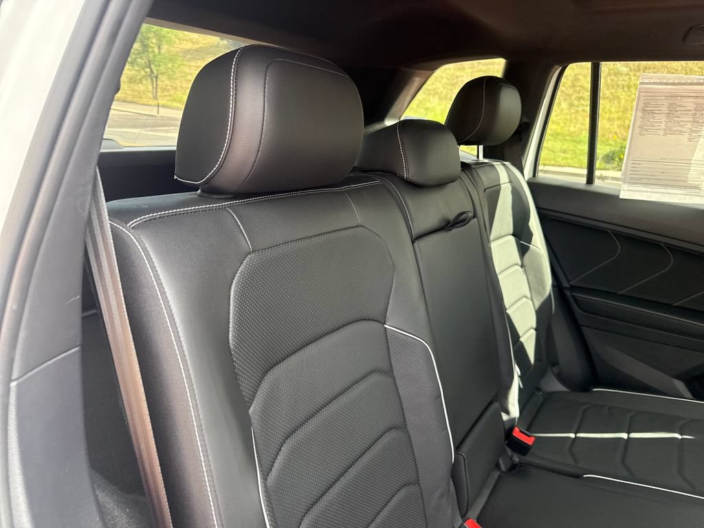Used 2022 Volkswagen Tiguan SEL R-Line AWD/4WD image 27