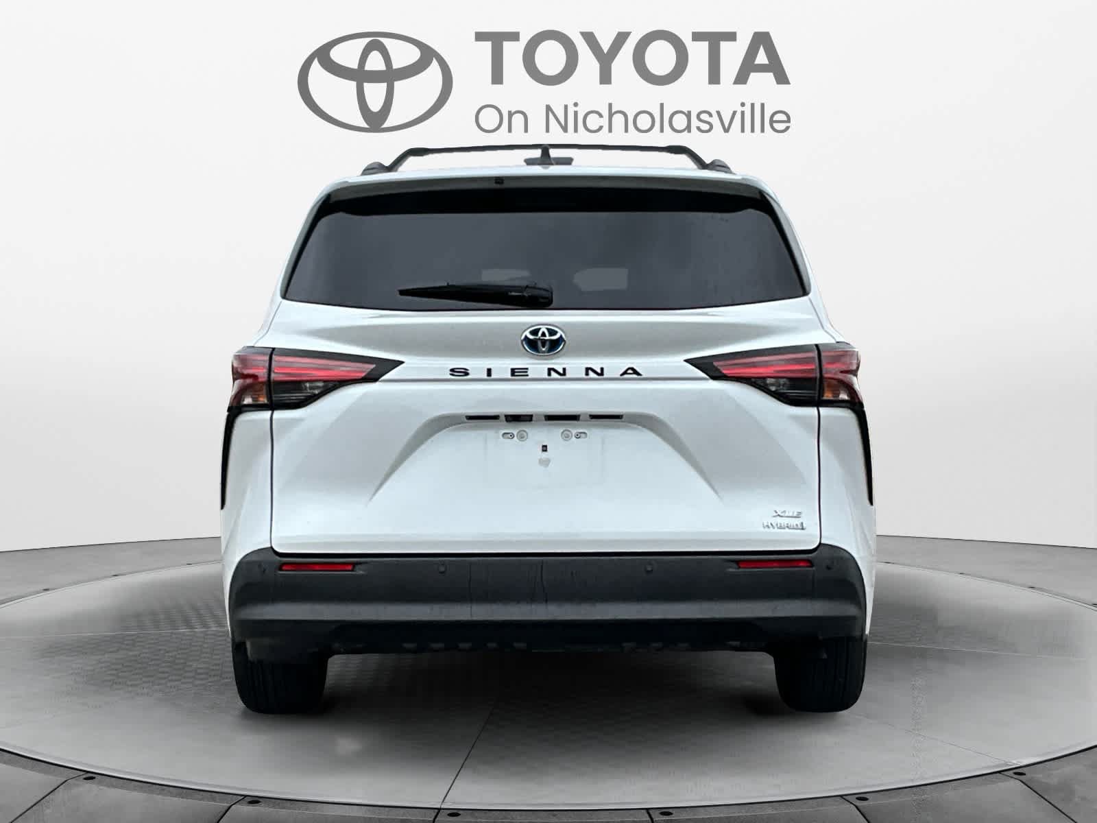 Used 2022 Toyota Sienna XLE FWD image 4