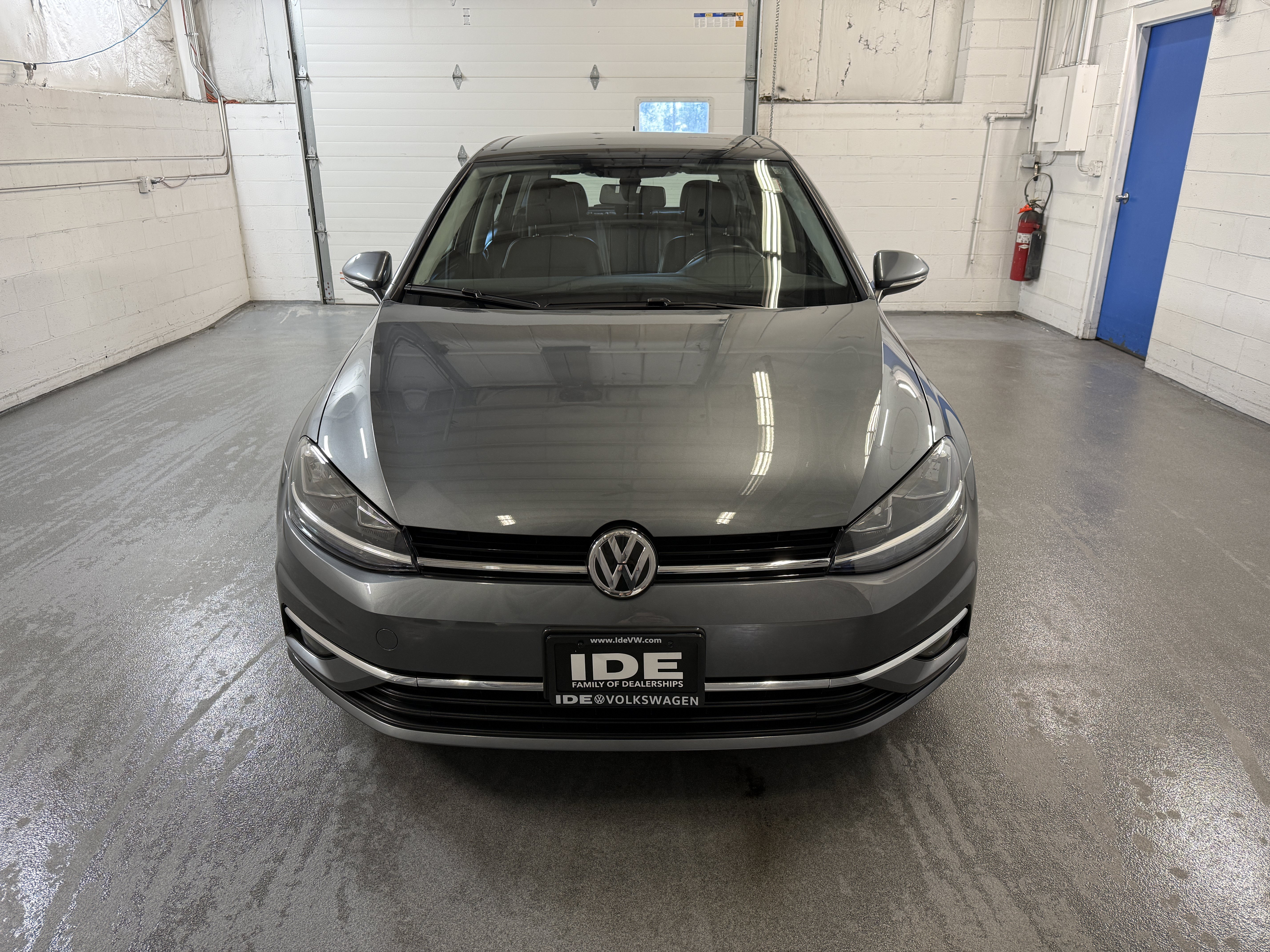 Used 2018 Volkswagen Golf SE FWD image 2