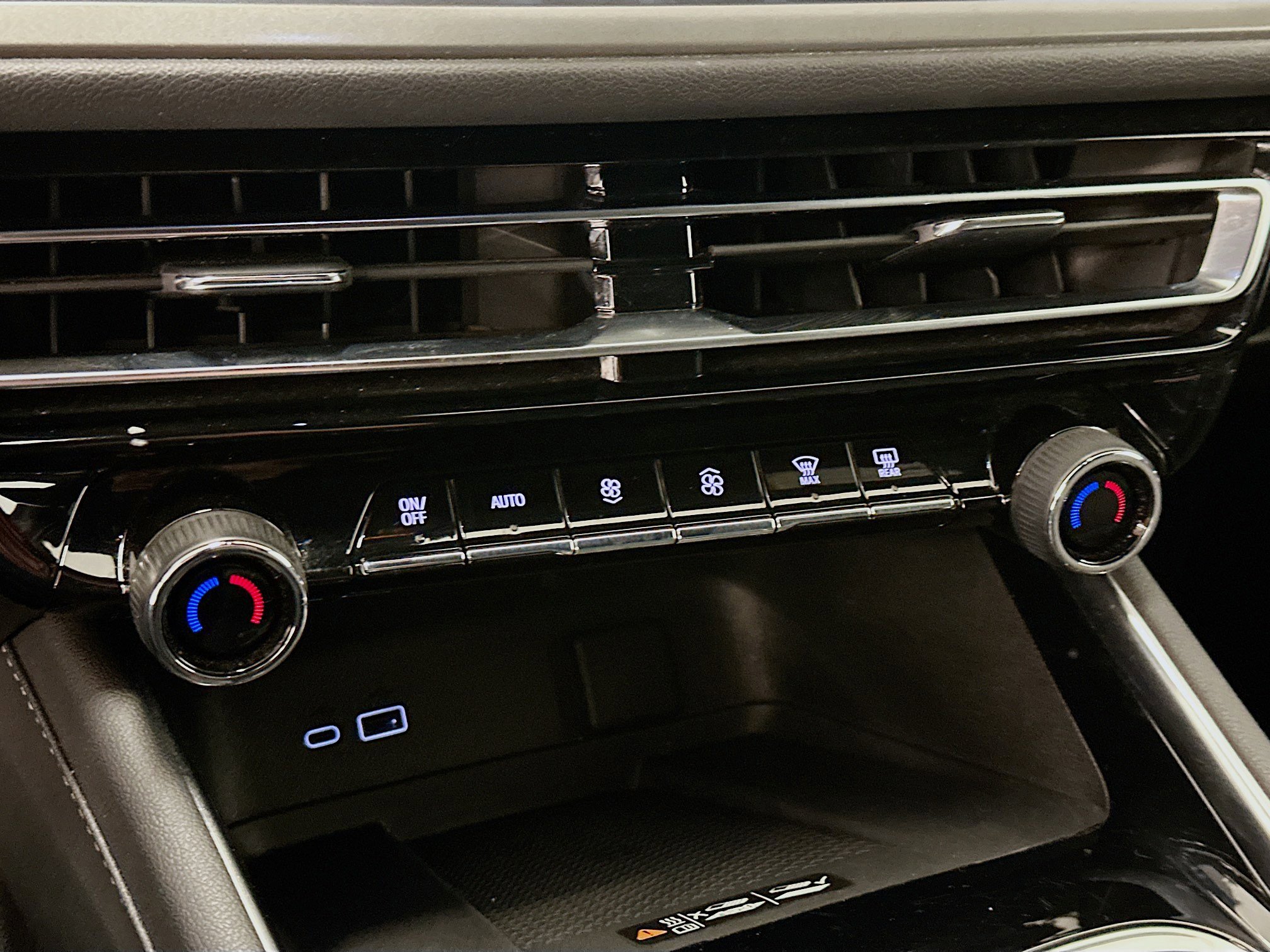 Used 2024 Chevrolet Traverse LT image 24