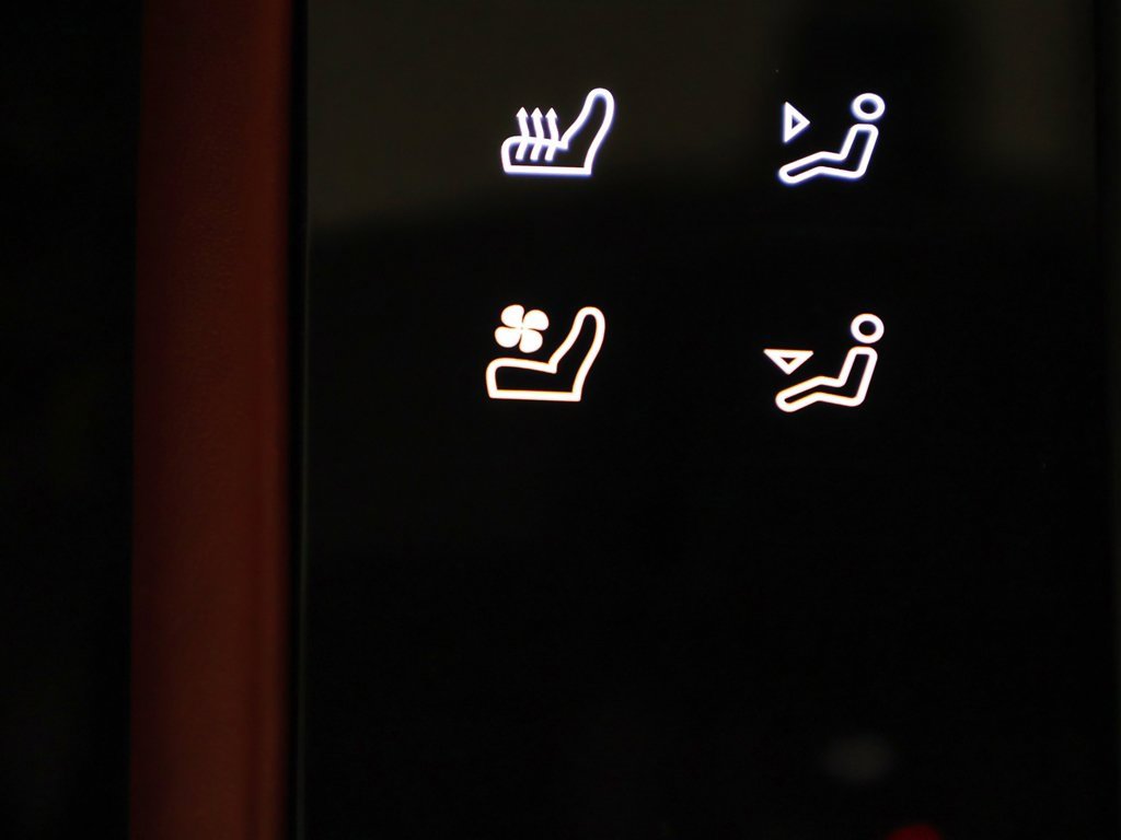 Used 2024 Porsche Macan GTS image 47