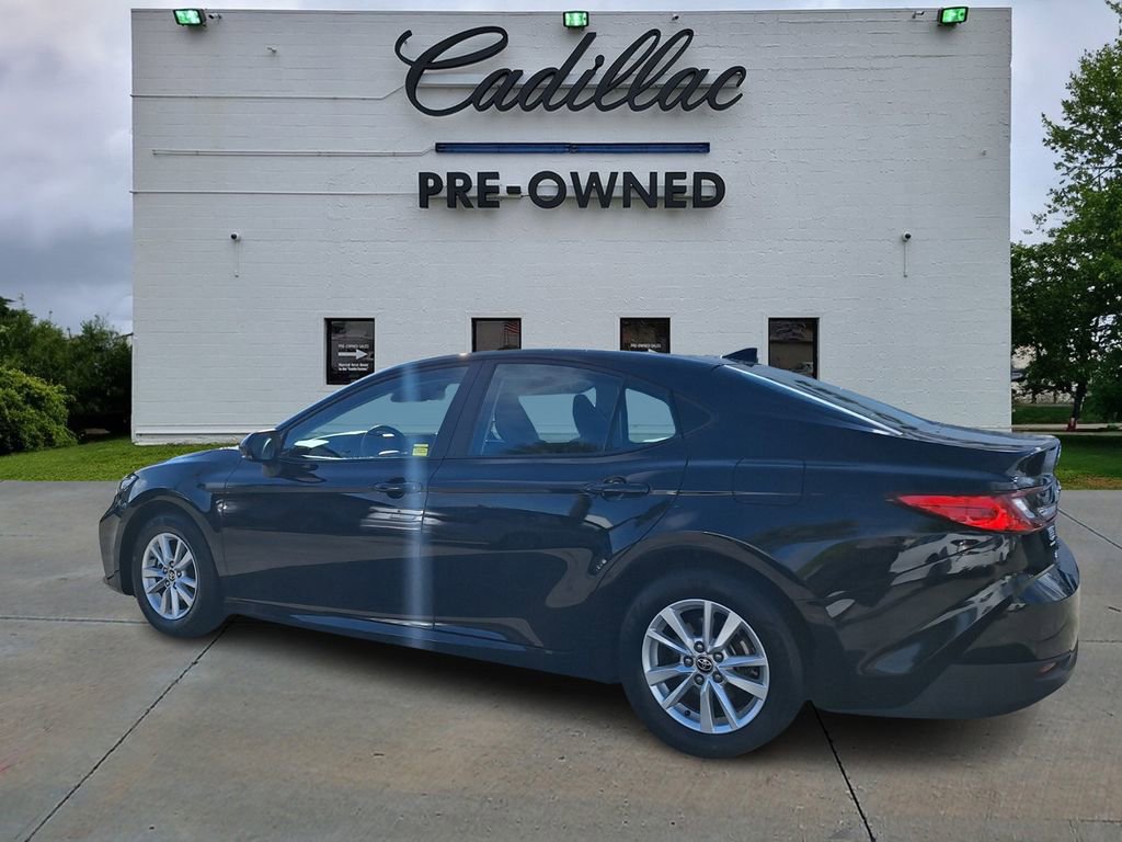 Used 2025 Toyota Camry LE image 5