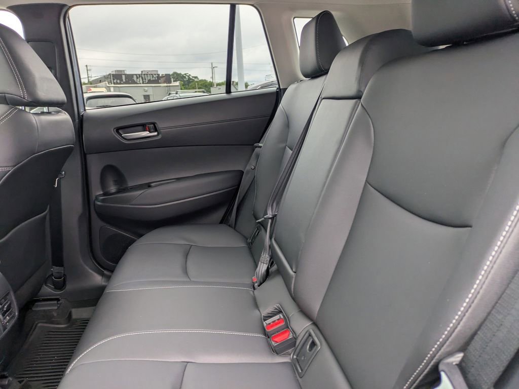 Used 2023 Toyota Corolla Cross XLE w/ Convenience Package FWD image 15