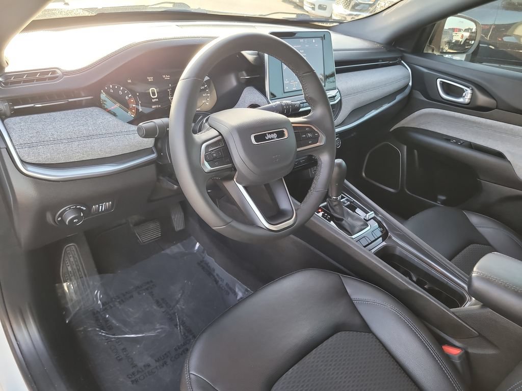 Certified 2025 Jeep Compass Latitude AWD/4WD image 18