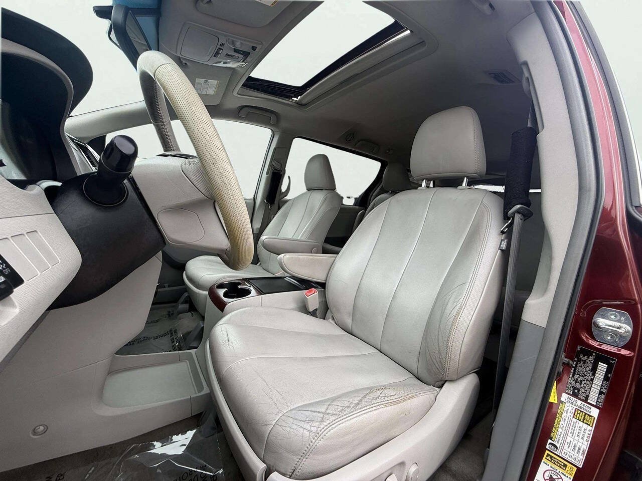 Used 2013 Toyota Sienna XLE FWD image 21